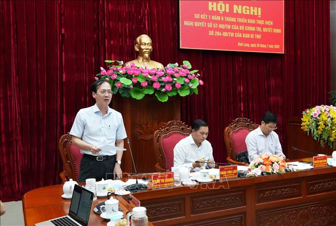 Chủ tịch UBND tỉnh Vĩnh Long Trần Trí Quang phát biểu tại hội nghị. Ảnh: Phạm Minh Tuấn-TTXVN