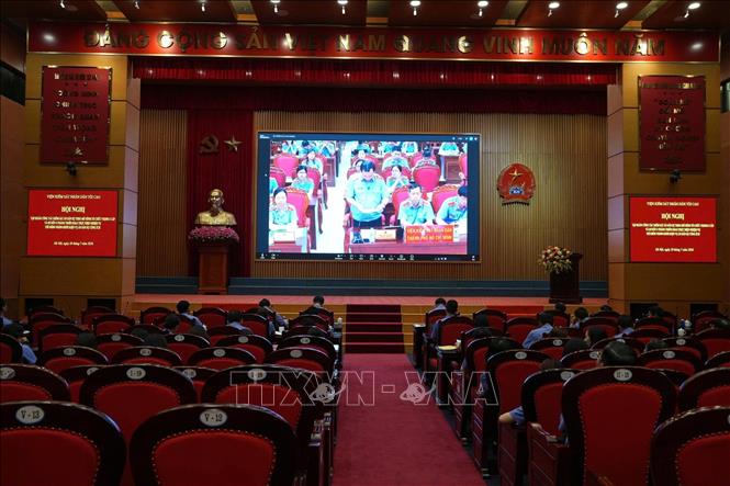 Đại diện lãnh đạo VKSND Thành phố Hồ Chí Minh báo cáo tham luận qua điểm cầu trực tuyến. Ảnh: Kim Anh - TTXVN