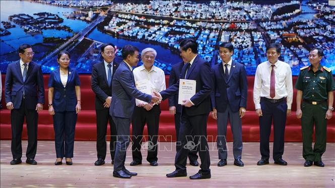 Nghi thức trao biên bản ghi nhớ hợp tác. Ảnh: Đình Quân - TTXVN                               