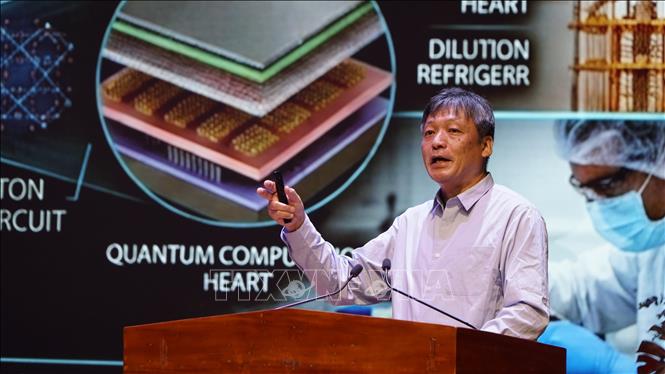 PGS.TS. Fumitaka Nakamura - Viện Thiên Văn Quốc Gia Nhật Bản trình bày tại lễ khai mạc. Ảnh: Đình Quân/TTXVN                               
