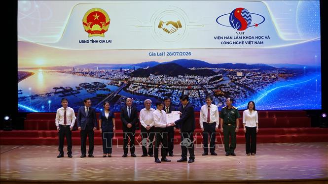 Nghi thức trao biên bản ghi nhớ hợp tác. Ảnh: Đình Quân/TTXVN                          