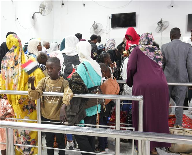 Người tị nạn Sudan trở về nước từ Uganda. Ảnh: THX/TTXVN phát