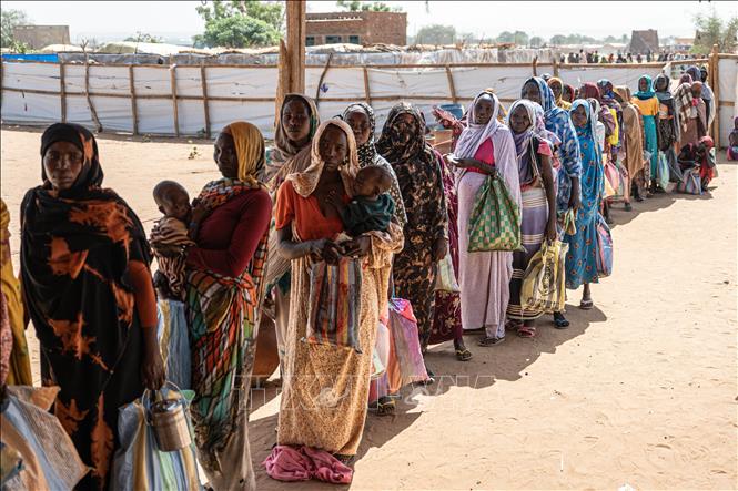 Người tị nạn Sudan tại Adre, CH Chad. Ảnh: THX/TTXVN phát