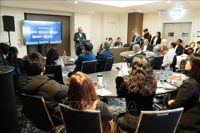 Ông Nicolas Frate, Giám đốc Kinh doanh công ty Think Global Logistics, Australia chia sẻ về tiềm năng thị trường vật liệu xây dựng Australia. Ảnh: Trung Trang – PV TTXVN tại Australia