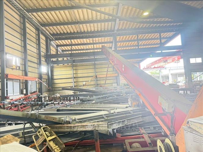 Khung cảnh đổ nát tại xưởng cơ khí ở Kumamoto. Ảnh: Xuân Giao – Pv TTXVN tại Nhật Bản