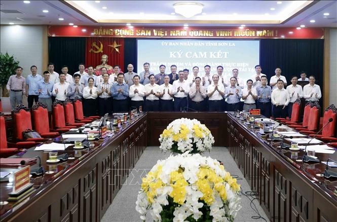 Cái đại biểu chụp ảnh chung. Ảnh: Quang Quyết - TTXVN