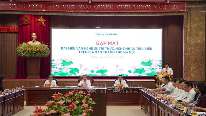 Quang cảnh cuộc gặp mặt đại biểu văn nghệ sĩ, trí thức, nghệ nhân tiêu biểu trên địa bàn thành phố Hà Nội do Thành ủy Hà Nội tổ chức. Ảnh: Tuyết Mai - TTXVN 