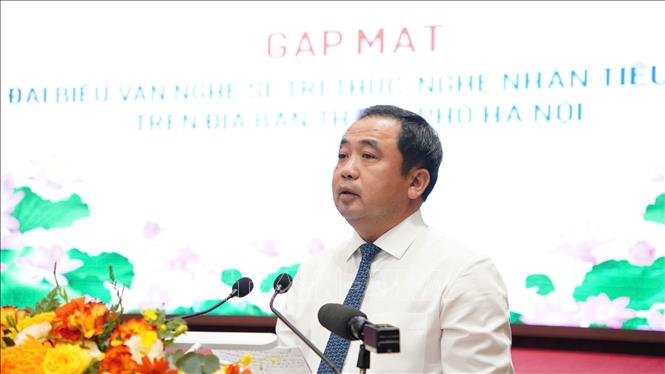 Ủy viên Bộ Chính trị, Bí thư Thành ủy Hà Nội Trần Đức Thắng phát biểu tại cuộc gặp mặt đại biểu văn nghệ sĩ, trí thức, nghệ nhân tiêu biểu. Ảnh: Tuyết Mai - TTXVN 
