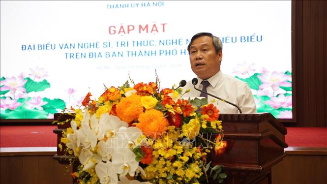 Chủ tịch UBND thành phố Hà Nội Vũ Đại Thắng phát biểu tại cuộc gặp mặt đại biểu văn nghệ sĩ, trí thức, nghệ nhân tiêu biểu. Ảnh: Tuyết Mai - TTXVN 
