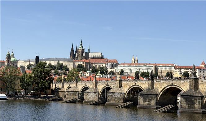 Toàn cảnh quần thể Lâu đài Praha cổ kính bên dòng sông Vltava. Ảnh: Trần Hòa – PV TTXVN tại Cộng hòa Séc