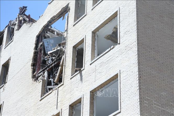 Tòa nhà bị hư hại sau cuộc không kích tại Tehran, Iran. Ảnh: THX/TTXVN phát