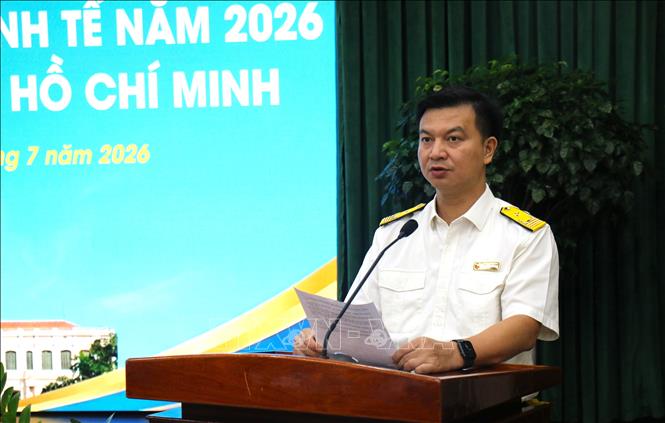 Đại diện Thuế Thành phố Hồ Chí Minh báo cáo tham luận. Ảnh: Liên Sơn - TTXVN 