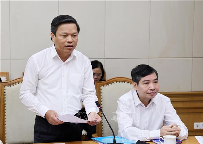 Phó Chủ tịch UBND tỉnh Phú Thọ Phan Trọng Tấn báo cáo. Ảnh: TTXVN phát