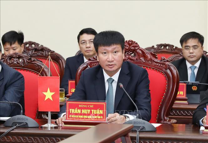 Đồng chí Trần Huy Tuấn, Ủy viên Trung ương Đảng, Bí thư Tỉnh ủy Ninh Bình, phát biểu tại buổi làm việc. Ảnh: Đức Phương - TTXVN