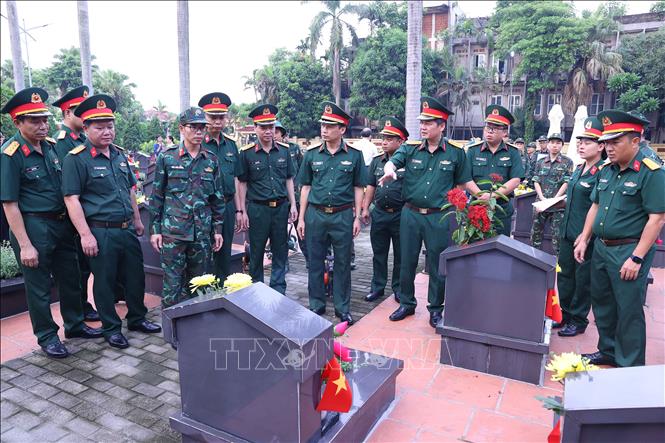 Nghĩa trang liệt sĩ Ngọc Hồi là nơi yên nghỉ của 1.297 phần mộ liệt sĩ, trong đó có 48 phần mộ chưa xác định được thông tin. Ảnh: Văn Điệp – TTXVN