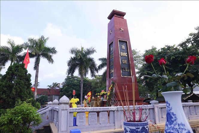Đài tưởng niệm Tổ quốc ghi công tại Nghĩa trang liệt sĩ Ngọc Hồi (xã Thanh Trì). Ảnh: Văn Điệp – TTXVN