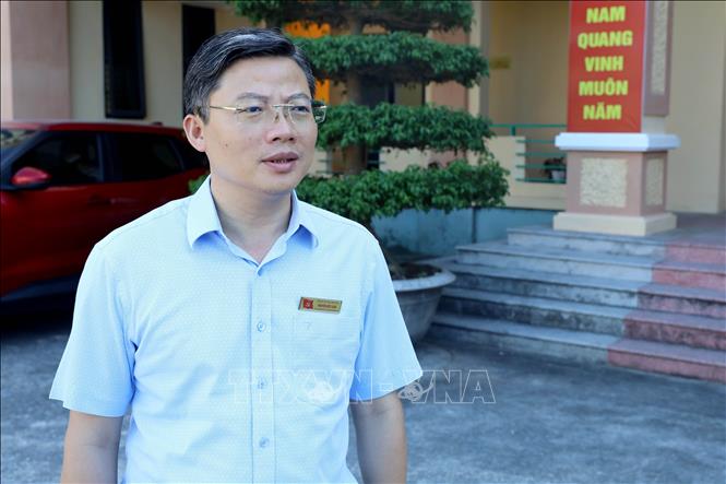 Ông Nguyễn Đức Luận, Bí thư Đảng ủy, Chủ tịch HĐND xã Thư Trì (Hưng Yên) cho rằng: Việc đánh giá cán bộ dựa trên sản phẩm cụ thể và mức độ hài lòng của nhân dân tạo động lực để cán bộ không ngừng rèn luyện, nâng cao năng lực và trách nhiệm. Ảnh: Thu Hoài - TTXVN