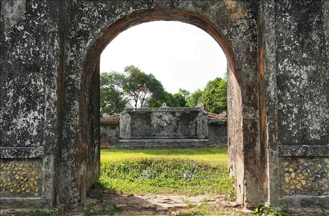 Cổng chính của cổng tam quan để vào Điện Voi Ré, thành phố Huế. Ảnh: Nguyên Lý - TTXVN