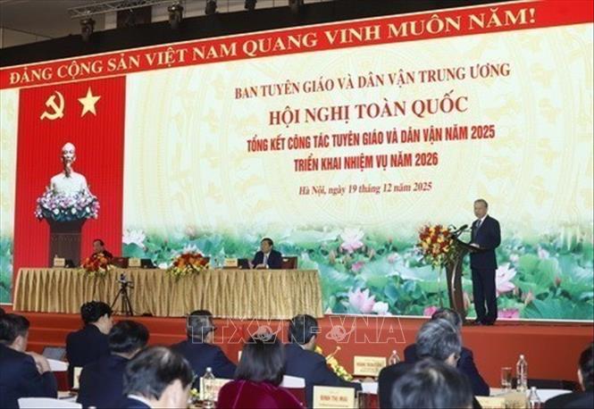 Tổng Bí thư Tô Lâm phát biểu chỉ đạo tại Hội nghị toàn quốc tổng kết công tác Tuyên giáo và Dân vận năm 2025, triển khai nhiệm vụ năm 2026, sáng 19/12/2025, tại Hà Nội. Hội nghị được triển khai bằng hình thức trực tiếp kết hợp trực tuyến đến 35 điểm cầu các tỉnh ủy, thành ủy với hơn 3000 đại biểu tham dự. Ảnh: Thống Nhất - TTXVN