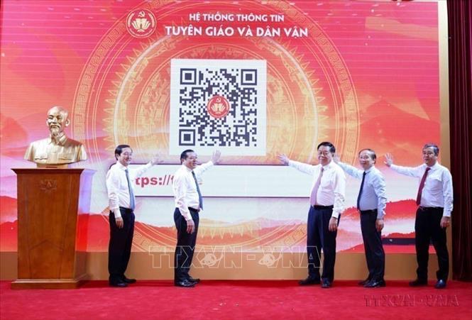 Lãnh đạo Ban Tuyên giáo và Dân vận Trung ương nhấn nút khai trương Hệ thống thông tin Tuyên giáo và Dân vận (Hà Nội, 04/7/2025). Ảnh: Phương Hoa - TTXVN