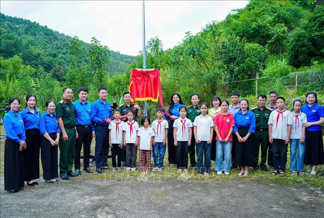Khánh thành Công trình thanh niên “Sân chơi thanh thiếu nhi” tại thôn Trùng Khánh, xã Thụy Hùng. Ảnh: TTXVN phát