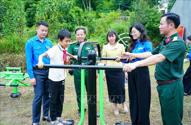 Khánh thành Công trình thanh niên “Sân chơi thanh thiếu nhi” tại thôn Trùng Khánh, xã Thụy Hùng. Ảnh: TTXVN phát