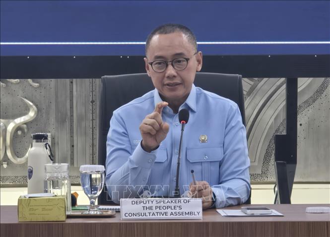 Ông Eddy Soeparno, Đại diện Ủy ban XII Hạ viện Indonesia phát biểu về vai trò của thị trường carbon trong huy động nguồn lực cho chuyển dịch xanh. Ảnh: Lê Minh Hưởng - Pv TTXVN tại Indonesia