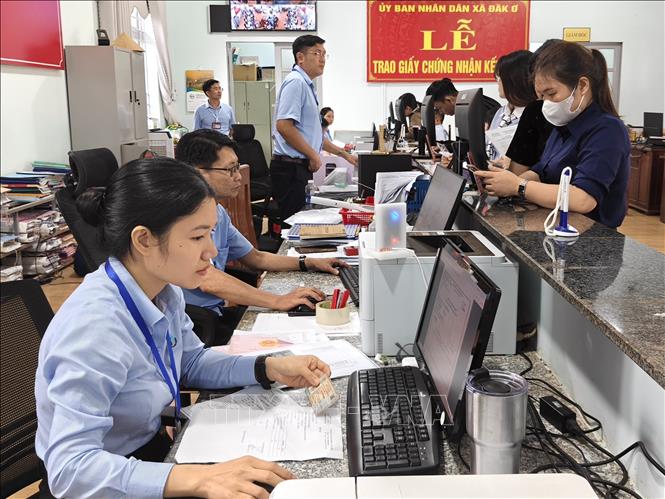 Trung tâm Phục vụ hành chính công xã Đăk Ơ đẩy mạnh chuyển đổi số, nâng cao phục vụ người dân. Ảnh: K GỬIH - TTXVN 