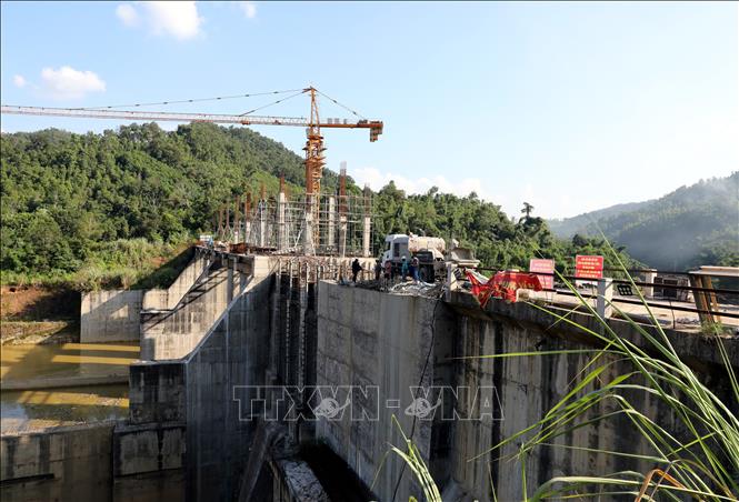 Hạng mục xây dựng thân đập thủy điện đạt khoảng 90% giá trị khối lượng theo hợp đồng. Ảnh: Văn Đạt - TTXVN