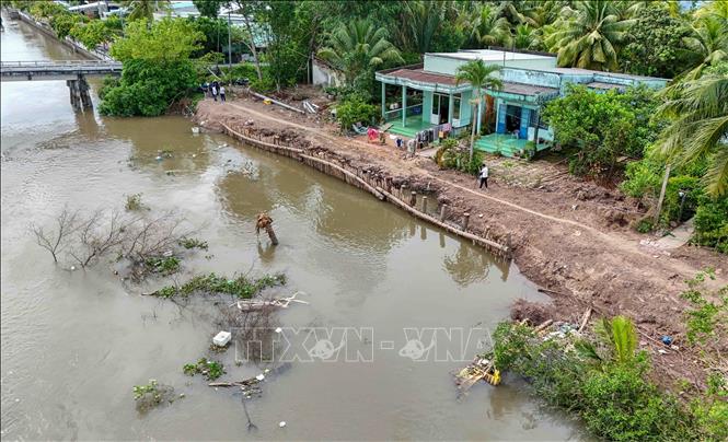 Vị trí sạt lở bờ sông Rạch Mọp trên địa bàn xã Thới An Hội, thành phố Cần Thơ. Ảnh: Thanh Liêm - TTXVN