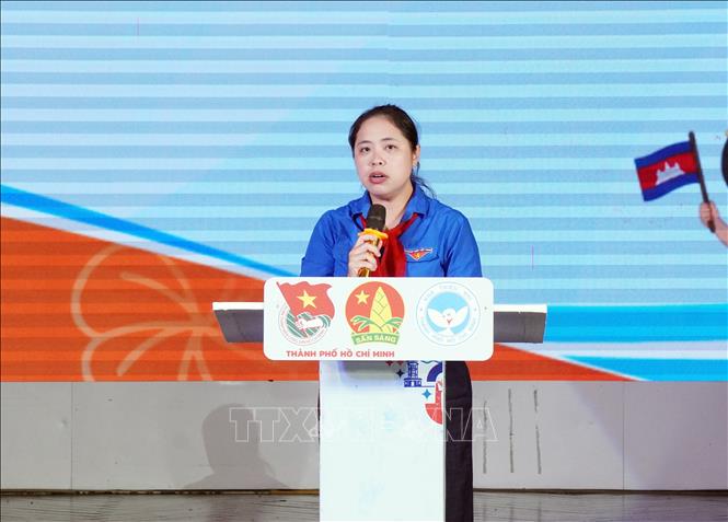 Chị Trịnh Thị Hiền Trân, Phó Bí thư Thành đoàn, Chủ tịch Hội đồng Đội Thành phố Hồ Chí Minh phát biểu tại lễ bế mạc liên hoan thiếu nhi 3 nước Việt Nam - Lào - Campuchia. Ảnh: Trung Tuyến - TTXVN 