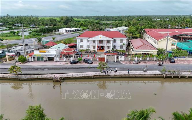 Vị trí sạt lở, sụt lún dài hơn 225m trên tuyến đường tỉnh 932C đoạn trước UBND xã Đại Hải, thành phố Cần Thơ. Ảnh: Thanh Liêm - TTXVN