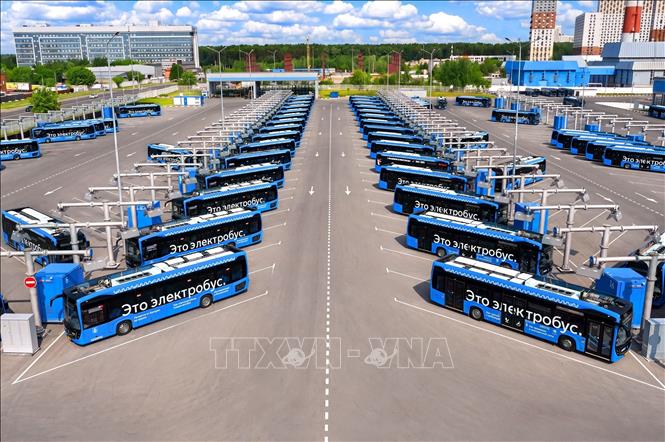 Một trạm sạc siêu nhanh phân bổ tại các bãi đỗ xe buýt điện của Moskva. Ảnh: TTXVN phát 