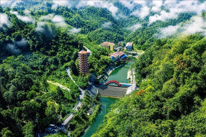 Khu du lịch Cổng Trời Đông Giang tạo sức hút lớn với du khách trong Ngày hội Đông Giang 2026. Ảnh: Trần Tĩnh - TTXVN