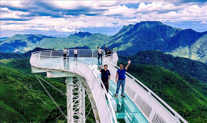 Khu du lịch Cổng Trời Đông Giang thu hút rất đông khách du lịch trong Ngày hội Đông Giang 2026. Ảnh: Trần Tĩnh - TTXVN