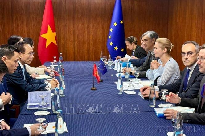 Bên lề Hội nghị Bộ trưởng ngoại giao ASEAN lần thứ 59 (AMM-59) và các hội nghị liên quan, chiều 23/7/2026, Bộ trưởng ngoại giao Lê Hoài Trung gặp song phương bà Kaja Kallas, Phó Chủ tịch Ủy ban châu Âu, Đại diện cấp cao EU về chính sách đối ngoại và an ninh. Ảnh: Việt Dũng - TTXVN