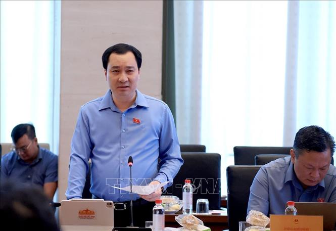 Uỷ viên hoạt động chuyên trách tại Ủy ban Văn hóa và Xã hội của Quốc hội Vũ Văn Tiến phát biểu. Ảnh: Tuấn Anh - TTXVN