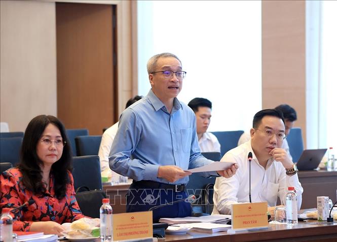 Thứ trưởng Bộ Văn hoá, Thể thao và Du lịch Phan Tâm báo cáo tờ trình Chính phủ về sửa đổi một số điều của Luật Xuất bản. Ảnh: Tuấn Anh - TTXVN
