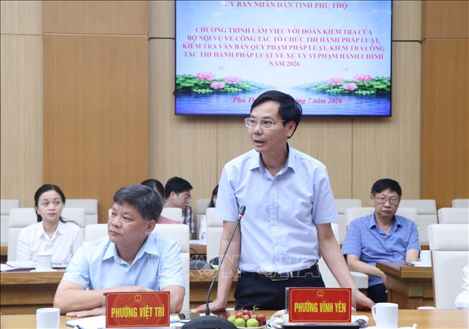 Lãnh đạo phường Vĩnh Yên phát biểu tại buổi làm việc. Ảnh: Thu Hương - TTXVN