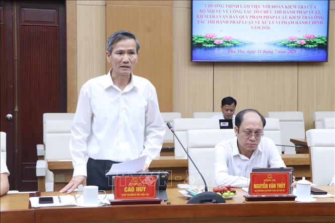 Thứ trưởng Bộ Nội vụ Cao Huy phát biểu tại buổi làm việc. Ảnh: Thu Hương - TTXVN