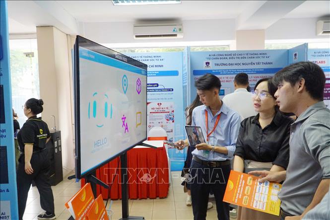 Kết nối các đơn vị nghiên cứu, doanh nghiệp với các cơ sở y tế nhằm thúc đẩy hoạt động chuyển giao công nghệ. Ảnh: Thu Hoài - TTXVN