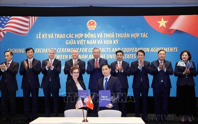 Chiều 18/2/2026, giờ địa phương, tại Thủ đô Washington D.C., Tổng Bí thư Tô Lâm chứng kiến lễ ký, trao các hợp đồng và thoả thuận hợp tác giữa Việt Nam và Hoa Kỳ. Ảnh: Thống Nhất – TTXVN