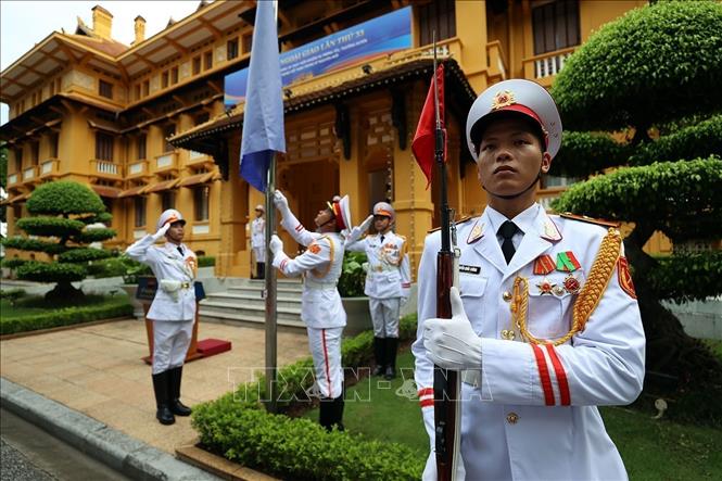 The ASEAN flag-hoisting ceremony. VNA Photo/Photo by courtesy