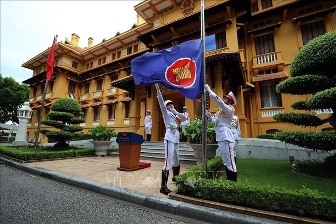 A view of the ASEAN flag-hoisting ceremony. VNA Photo/Photo by courtesy