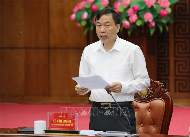 Đồng chí Lê Văn Lương, Chủ tịch UBND tỉnh Điện Biên phát biểu tại Hội nghị. Ảnh: Trung Kiên - TTXVN