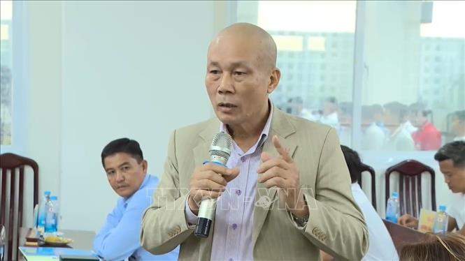 Đại diện doanh nghiệp trao đổi ý kiến hoàn thiện Đề án phát triển logistics. Ảnh: Thanh Bình -TTXVN