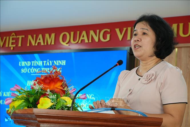 Bà Châu Thị Lệ -Phó giám đốc Sở Công thương tỉnh Tây Ninh, phát biểu tại Hội nghị lấy ý kiến. Ảnh: Thanh Bình -TTXVN