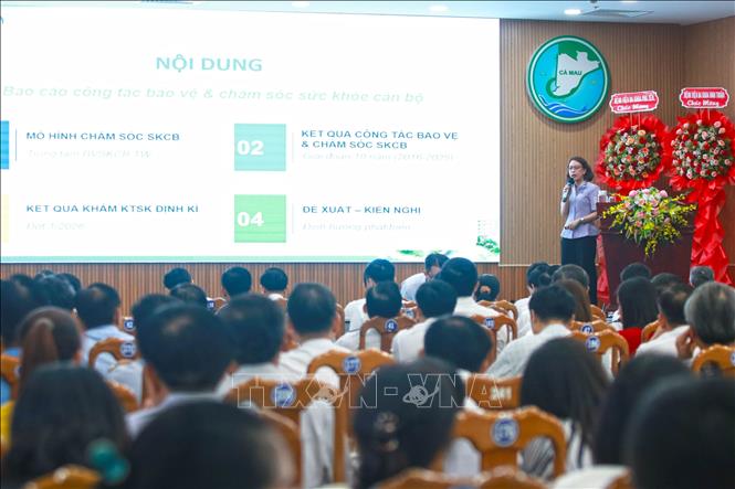 TS.BS. Nguyễn Thị Thảo Sương, Phụ trách Khoa Điều trị Cán bộ cao cấp, Bệnh viện Thống Nhất, báo cáo công tác bảo vệ chăm sóc sức khỏe cán bộ tại Bệnh viện Thống Nhất. Ảnh: Huỳnh Anh - TTXVN