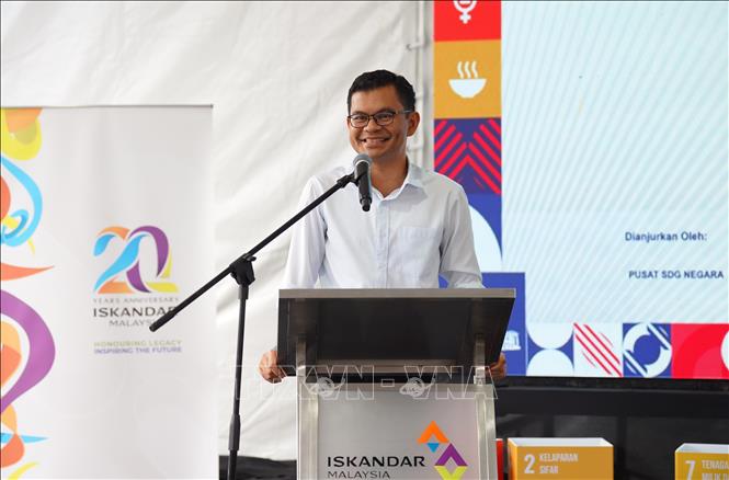 Bộ trưởng Kinh tế Akmal Nasrullah Mohd Nasir phát biểu tại sự kiện.
Ảnh: Bộ Kinh tế Malaysia/TTXVN phát.
