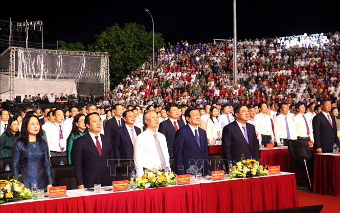 Các đồng chí lãnh đạo, nguyên lãnh đạo Đảng, Nhà nước đến dự Lễ kỷ niệm 300 năm ngày sinh Danh nhân văn hóa Lê Quý Đôn. Ảnh: Đinh Văn Nhiều -TTXVN